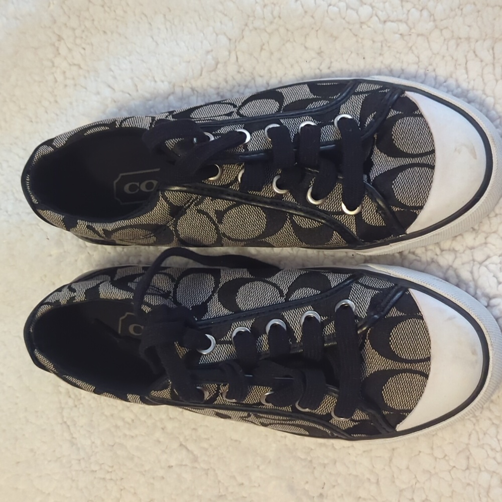 Coach Barrett black and white 5.5